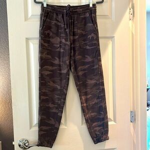 Athleta dark green camo joggers